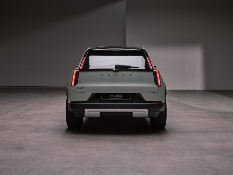 もっと自由に、まだ見ぬ世界へ　ボルボEX60クロスカントリー登場