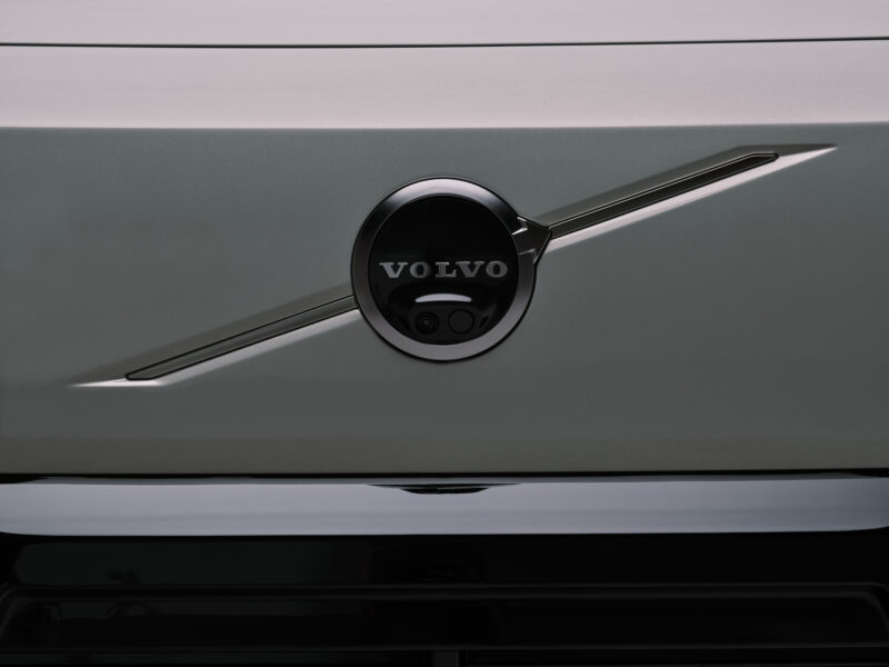 もっと自由に、まだ見ぬ世界へ　ボルボEX60クロスカントリー登場