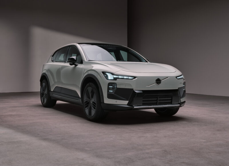 もっと自由に、まだ見ぬ世界へ　ボルボEX60クロスカントリー登場