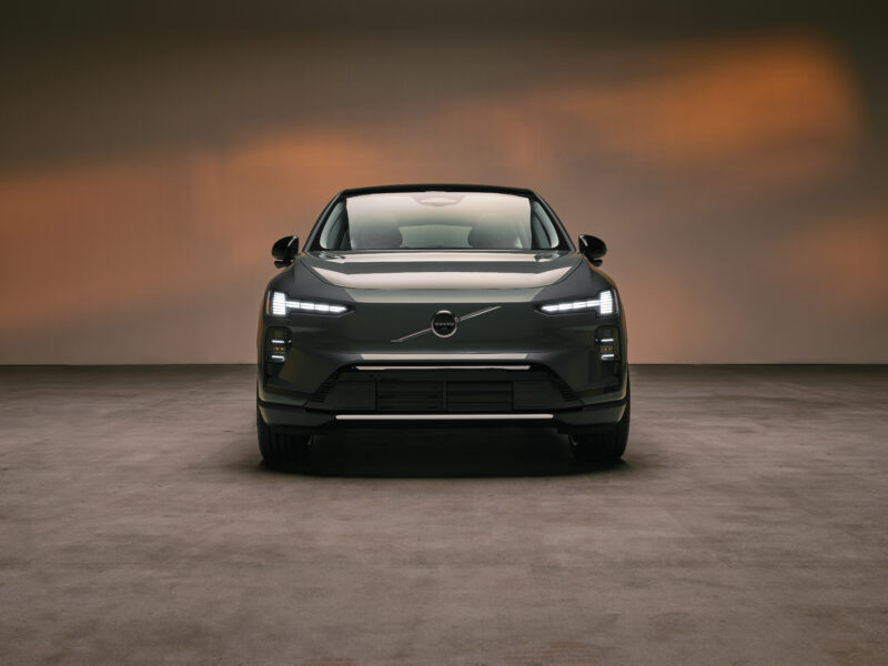 遂に電動ミッドサイズSUV登場　ボルボEX60　ゲームチェンジャーとなる一台