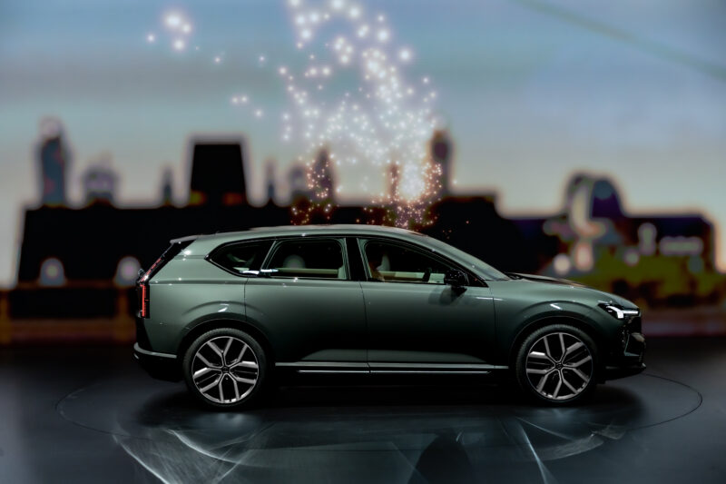 遂に電動ミッドサイズSUV登場　ボルボEX60　ゲームチェンジャーとなる一台