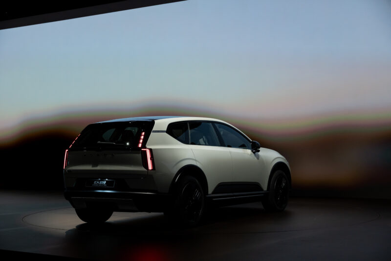 遂に電動ミッドサイズSUV登場　ボルボEX60　ゲームチェンジャーとなる一台