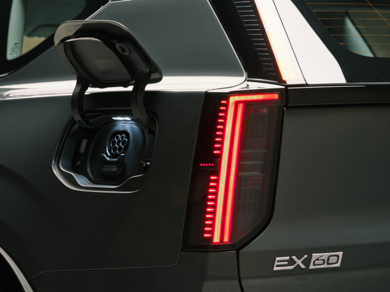 遂に電動ミッドサイズSUV登場　ボルボEX60　ゲームチェンジャーとなる一台