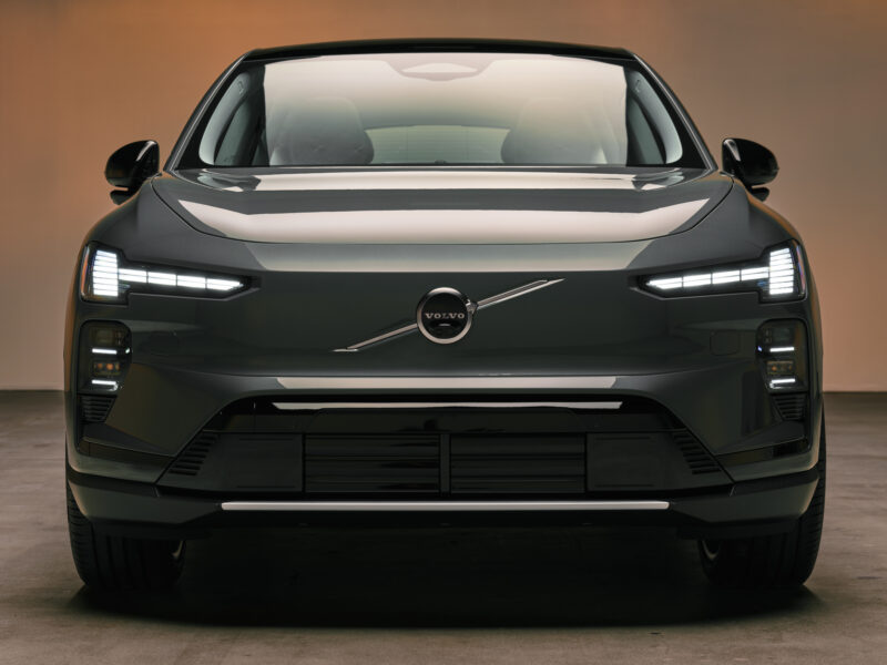 遂に電動ミッドサイズSUV登場　ボルボEX60　ゲームチェンジャーとなる一台