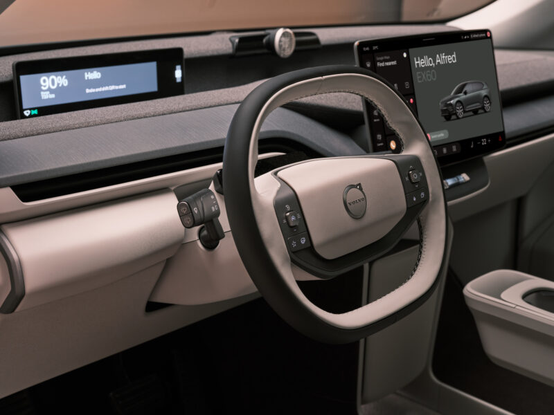 遂に電動ミッドサイズSUV登場　ボルボEX60　ゲームチェンジャーとなる一台