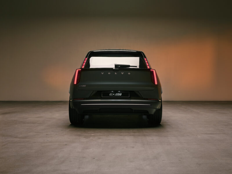 遂に電動ミッドサイズSUV登場　ボルボEX60　ゲームチェンジャーとなる一台