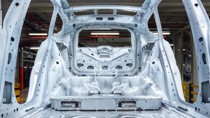 長距離ドライブも心配無用 ボルボ新型EX60 一充電あたり最大810kmの航続距離