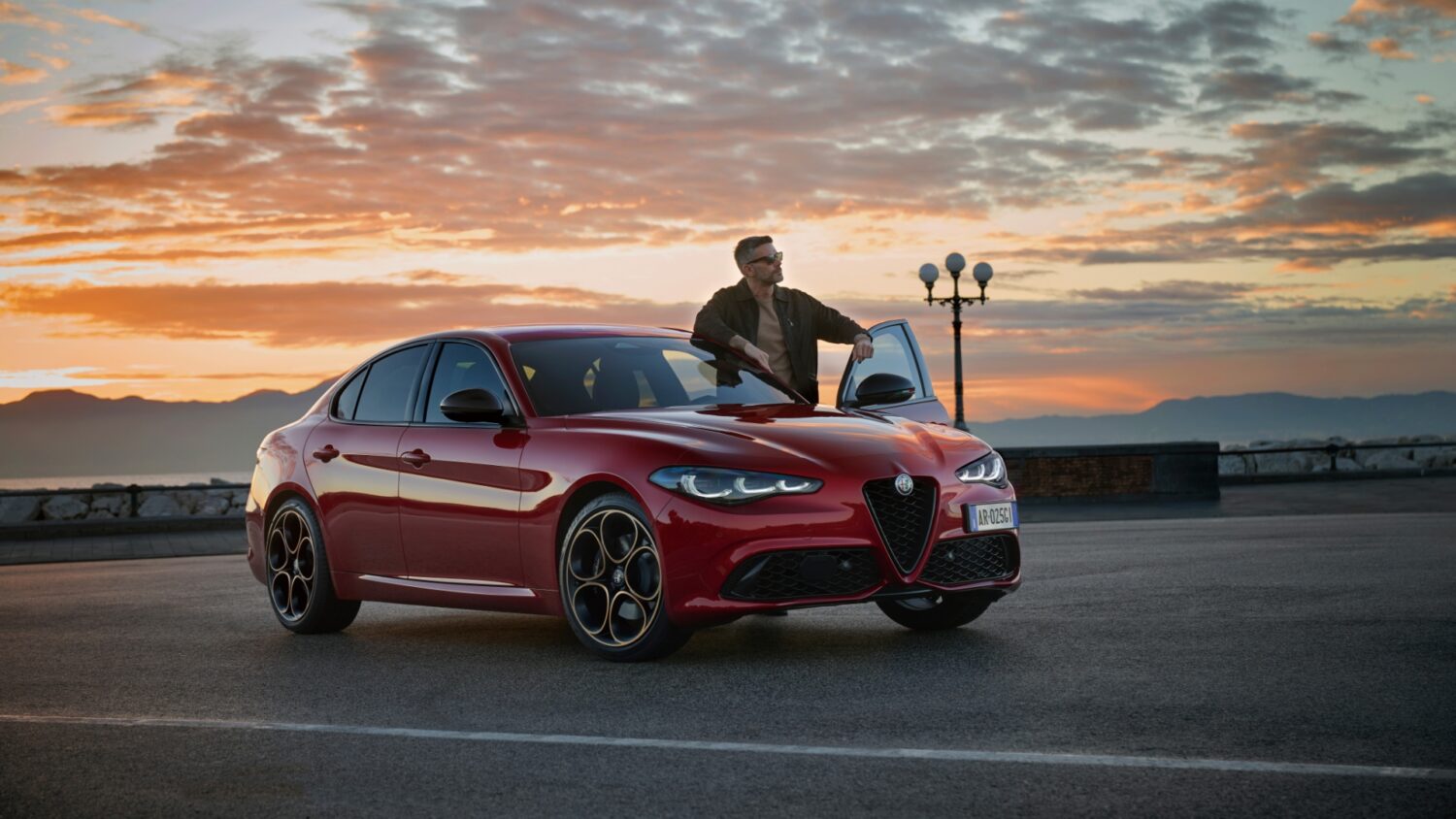 アルファ・ロメオ・ジュリア/ステルヴィオ 情熱と美学を象徴の限定車「インテンサ」