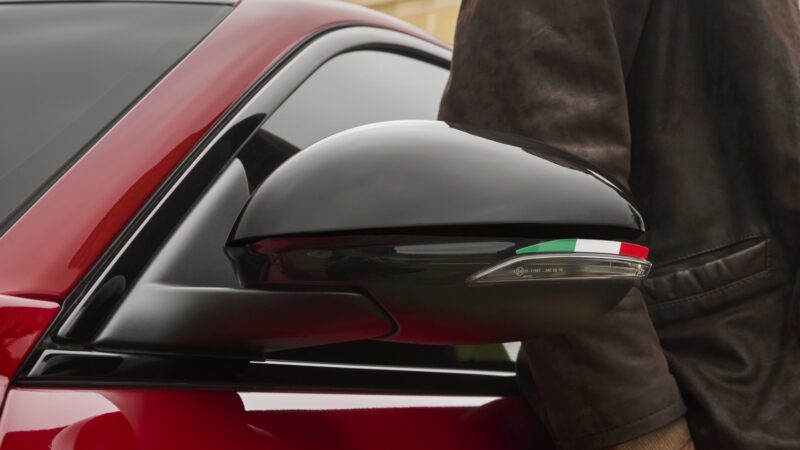 アルファ・ロメオ・ジュリア/ステルヴィオ　情熱と美学を象徴の限定車「インテンサ」