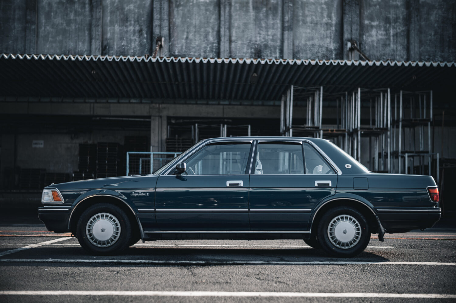 トヨタ・クラウンセダン2.0(FR/4AT)今こそクラウン