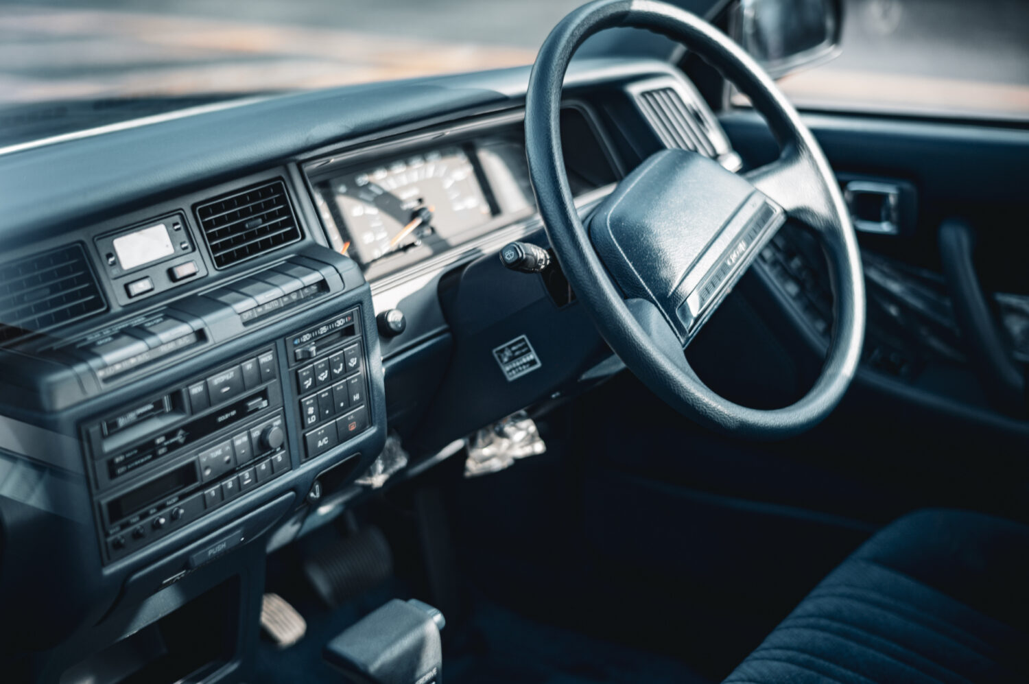 トヨタ・クラウンセダン2.0(FR/4AT)今こそクラウン