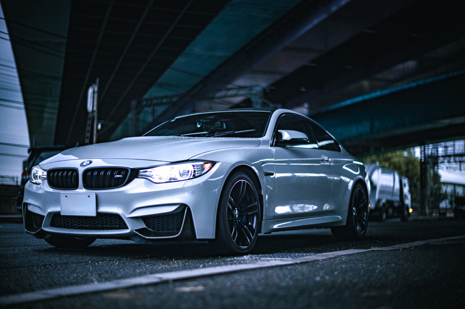 BMW・M4クーペ（FR/7AT）一点ものに滲む“生き様”