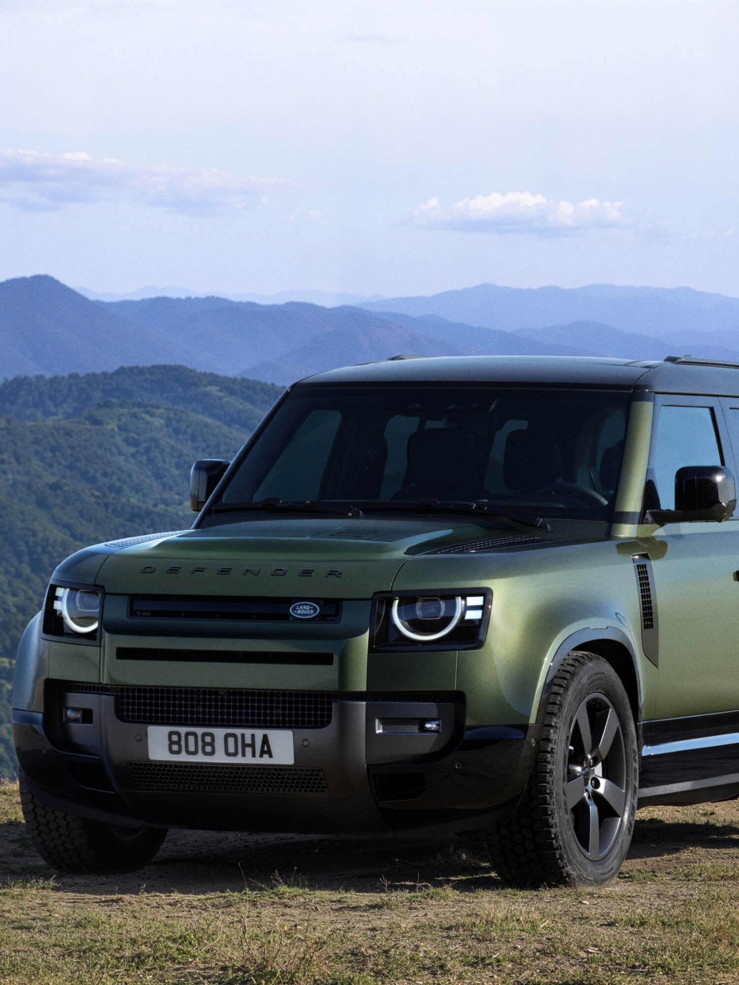 ディフェンダーは、現行モデルを導入した2019年以降初めてのマイナーチェンジを2026年モデルで行い、日本におけるディフェンダーの歴史のなかで、重要な節目を迎えた。