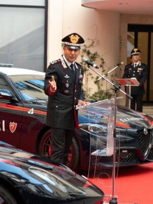 伊カラビニエリに納車　アルファ・ロメオとマセラティが臓器/血液の緊急輸送用車両に