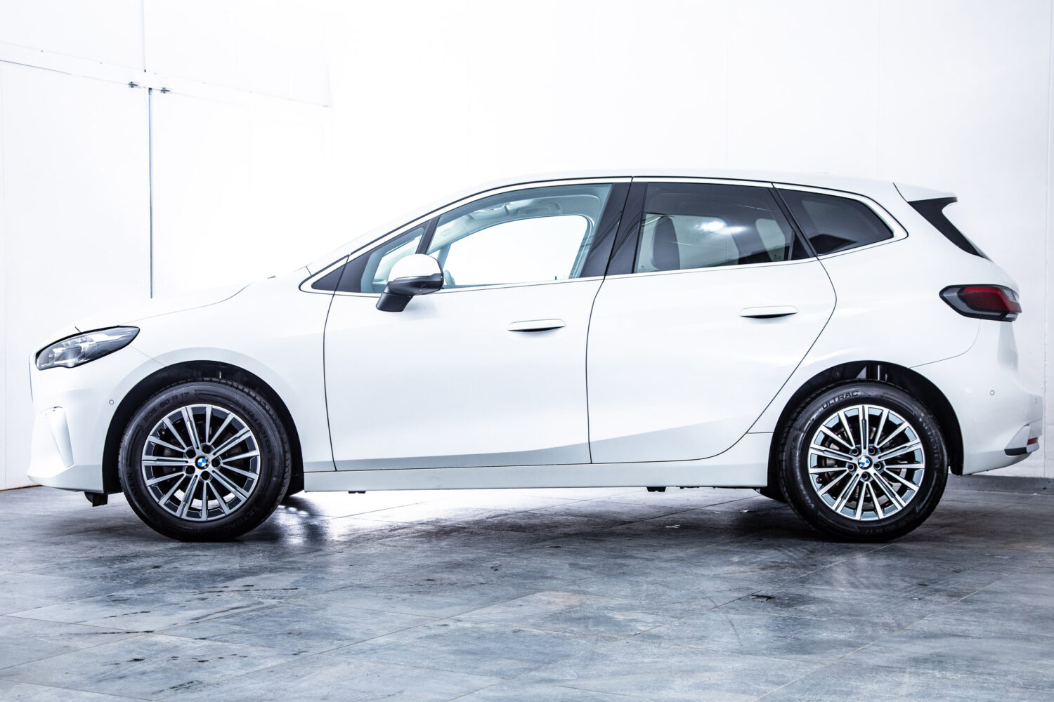 2シリーズアクティブツアラー 218i エクスクルーシブ DCT