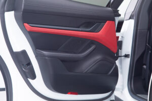 タイカン 4SパフォーマンスBattery+ 4シート4WD