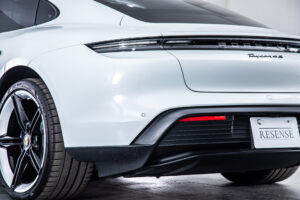 タイカン 4SパフォーマンスBattery+ 4シート4WD