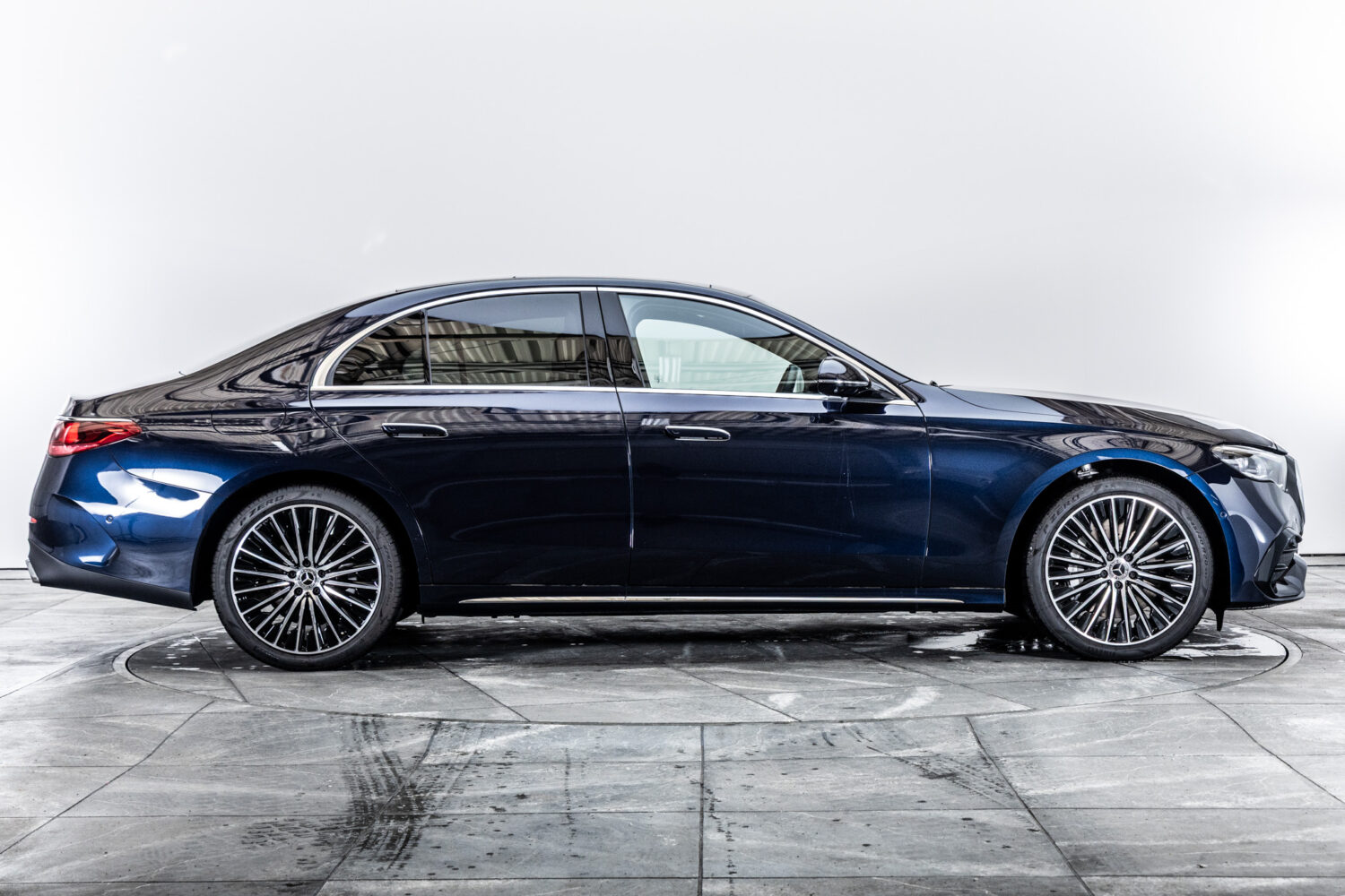 Eクラス E300エクスクルーシブ AMGライン(ISG)