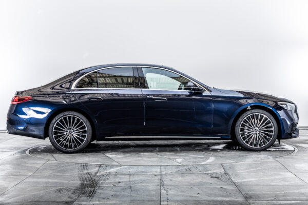 Eクラス E300エクスクルーシブ AMGライン(ISG)