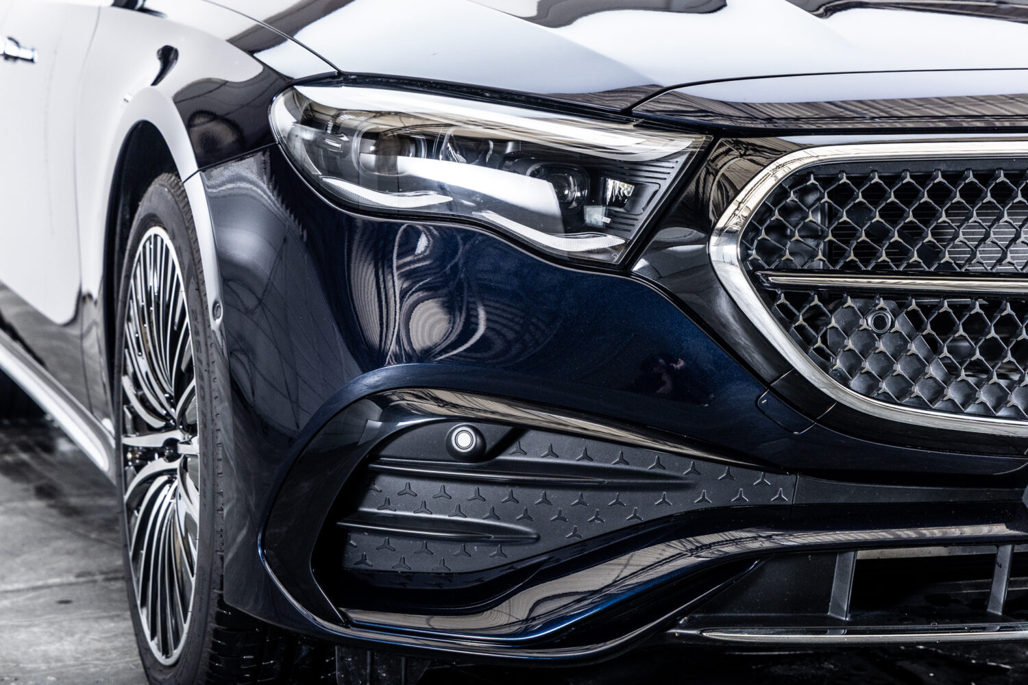 Eクラス E300エクスクルーシブ AMGライン(ISG)