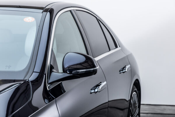 Eクラス E300エクスクルーシブ AMGライン(ISG)