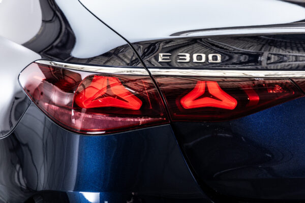 Eクラス E300エクスクルーシブ AMGライン(ISG)