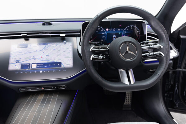 Eクラス E300エクスクルーシブ AMGライン(ISG)
