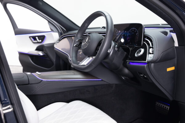 Eクラス E300エクスクルーシブ AMGライン(ISG)