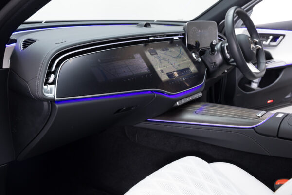 Eクラス E300エクスクルーシブ AMGライン(ISG)