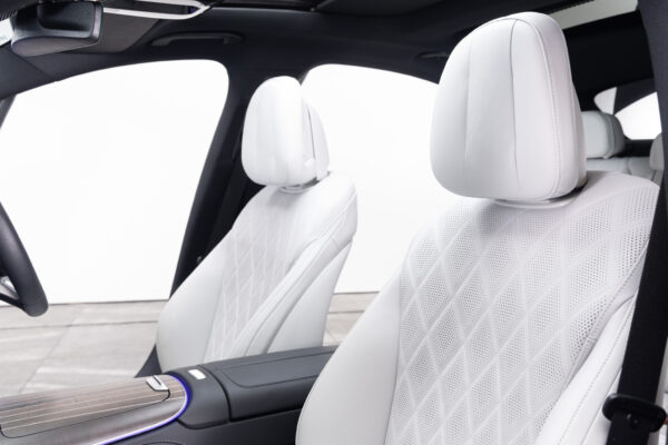 Eクラス E300エクスクルーシブ AMGライン(ISG)