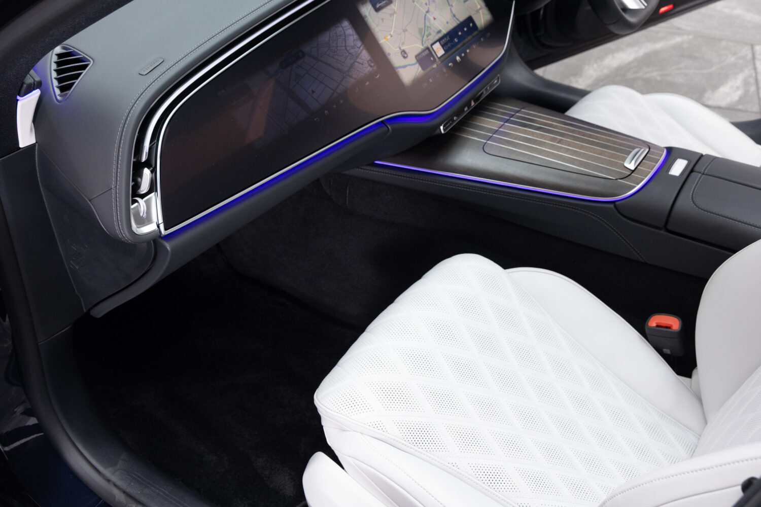 Eクラス E300エクスクルーシブ AMGライン(ISG)