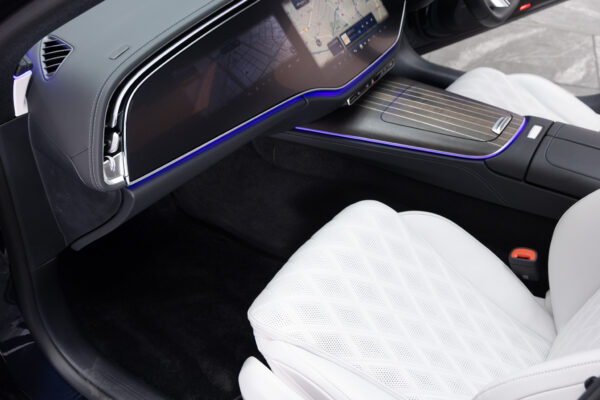 Eクラス E300エクスクルーシブ AMGライン(ISG)
