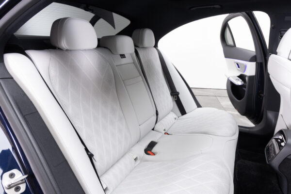 Eクラス E300エクスクルーシブ AMGライン(ISG)