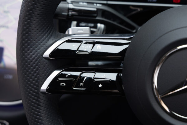 Eクラス E300エクスクルーシブ AMGライン(ISG)