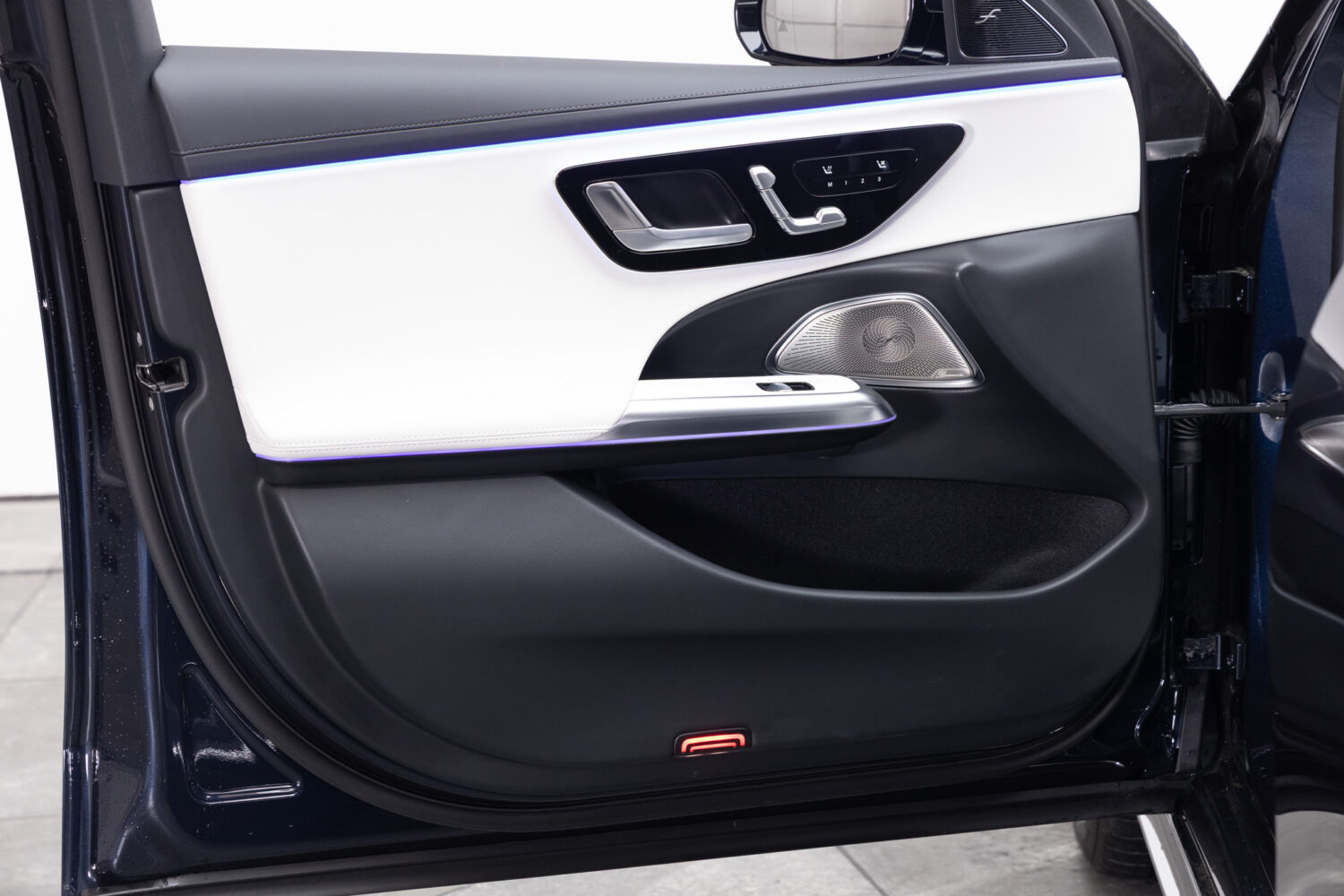 Eクラス E300エクスクルーシブ AMGライン(ISG)