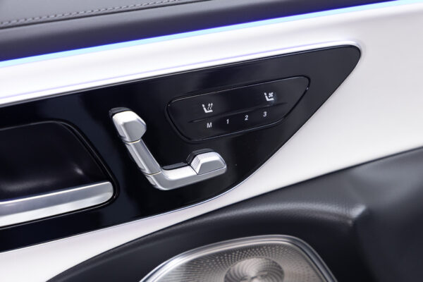 Eクラス E300エクスクルーシブ AMGライン(ISG)