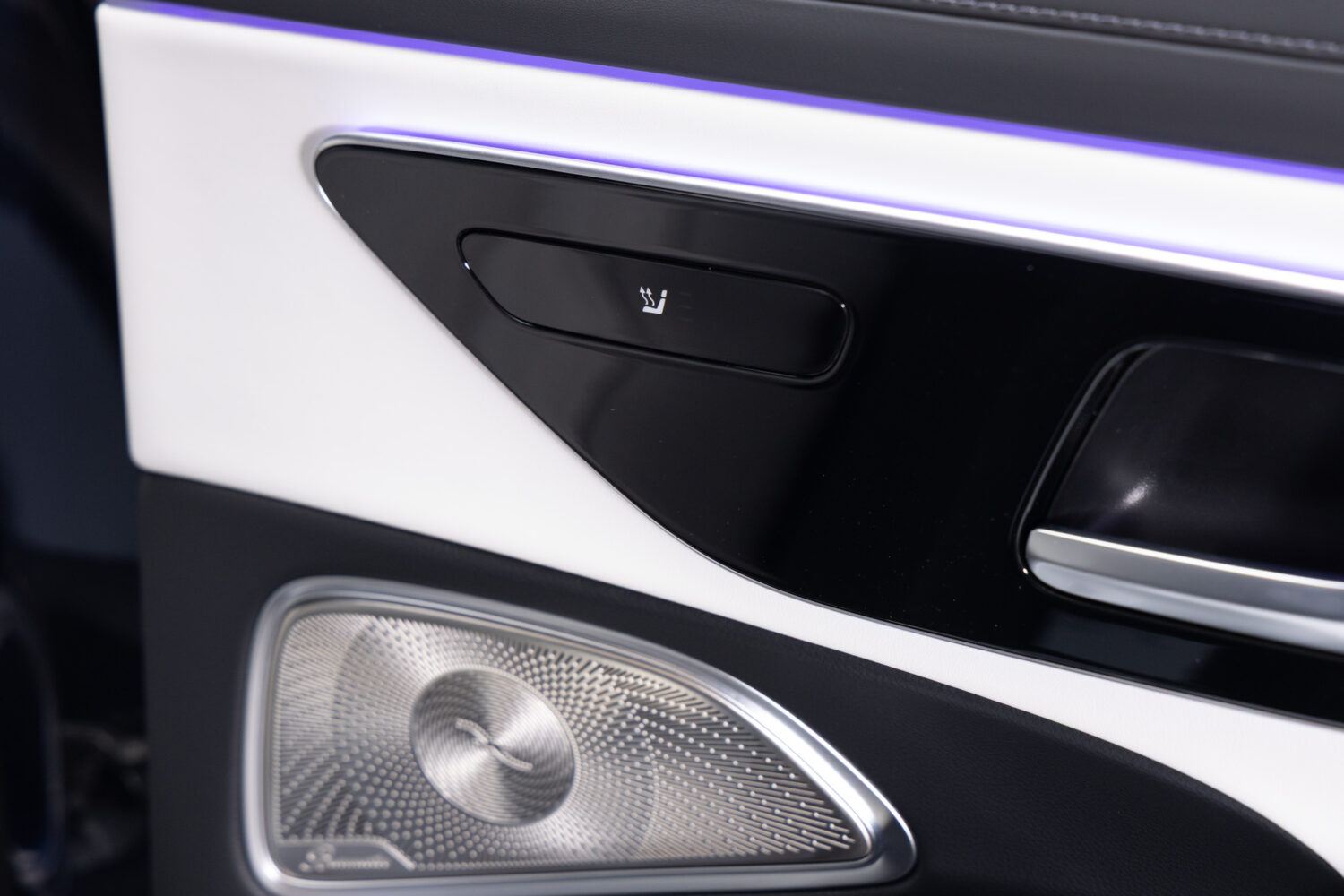 Eクラス E300エクスクルーシブ AMGライン(ISG)
