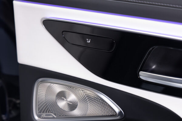 Eクラス E300エクスクルーシブ AMGライン(ISG)
