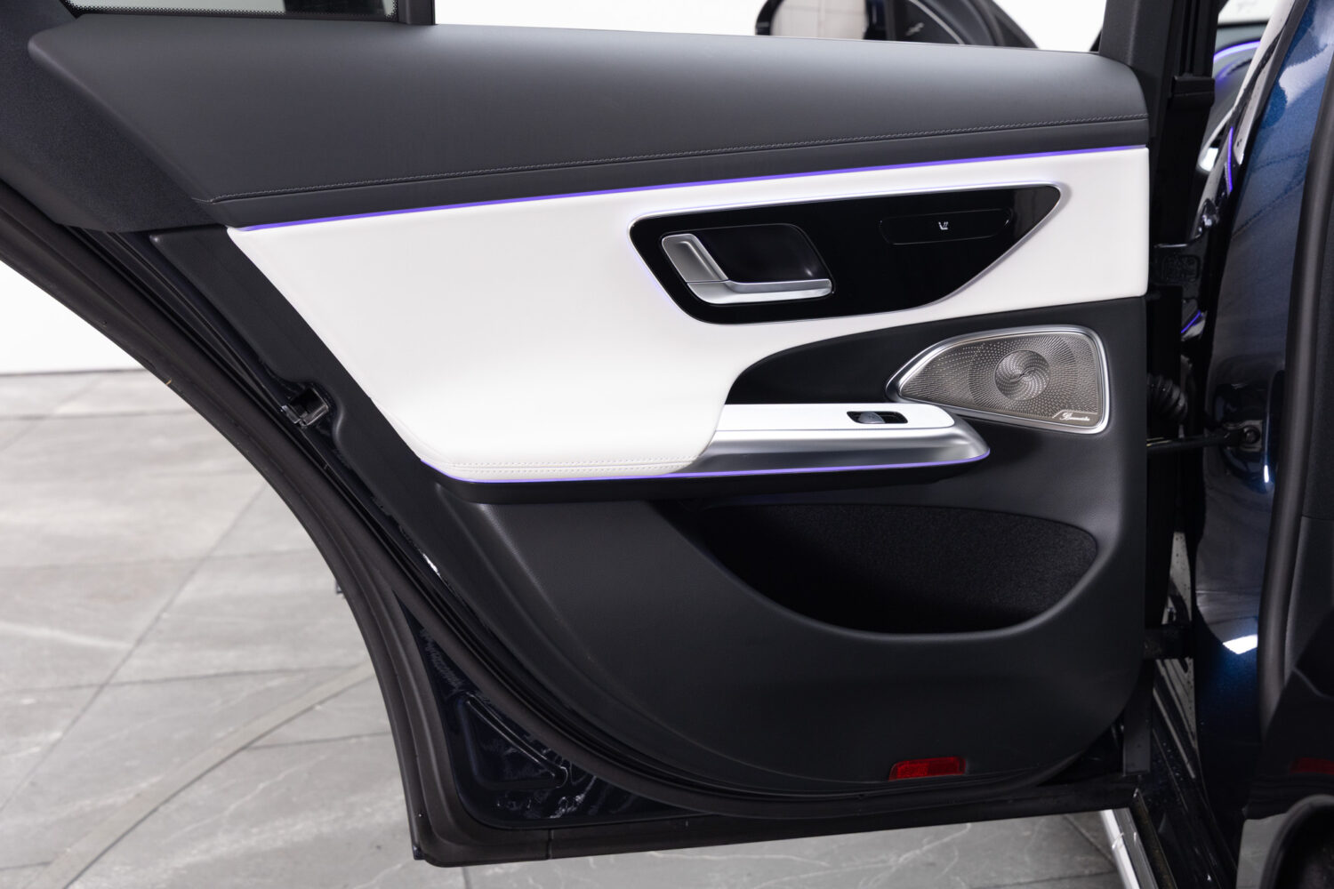 Eクラス E300エクスクルーシブ AMGライン(ISG)