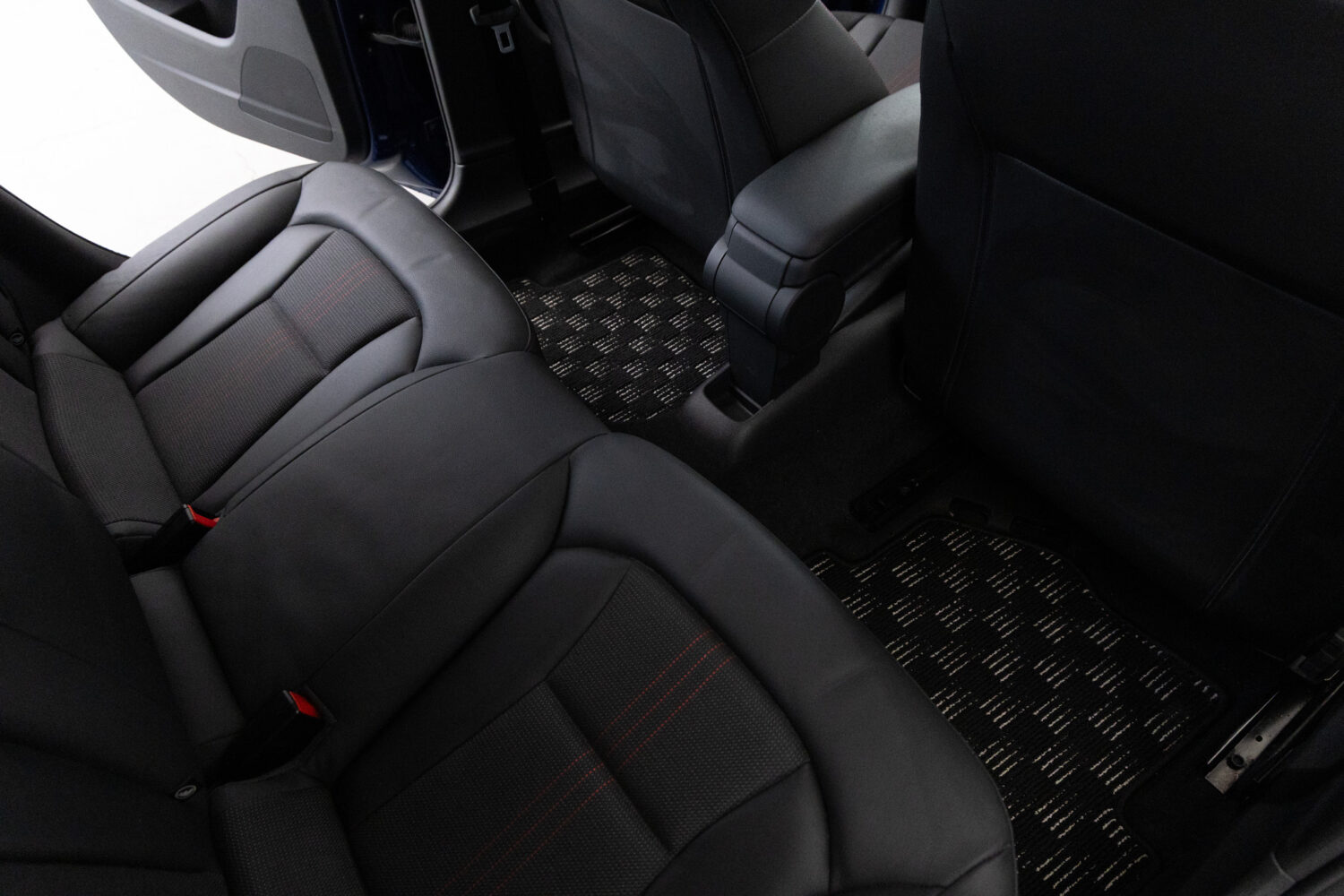 S1スポーツバック 4WD 6MT