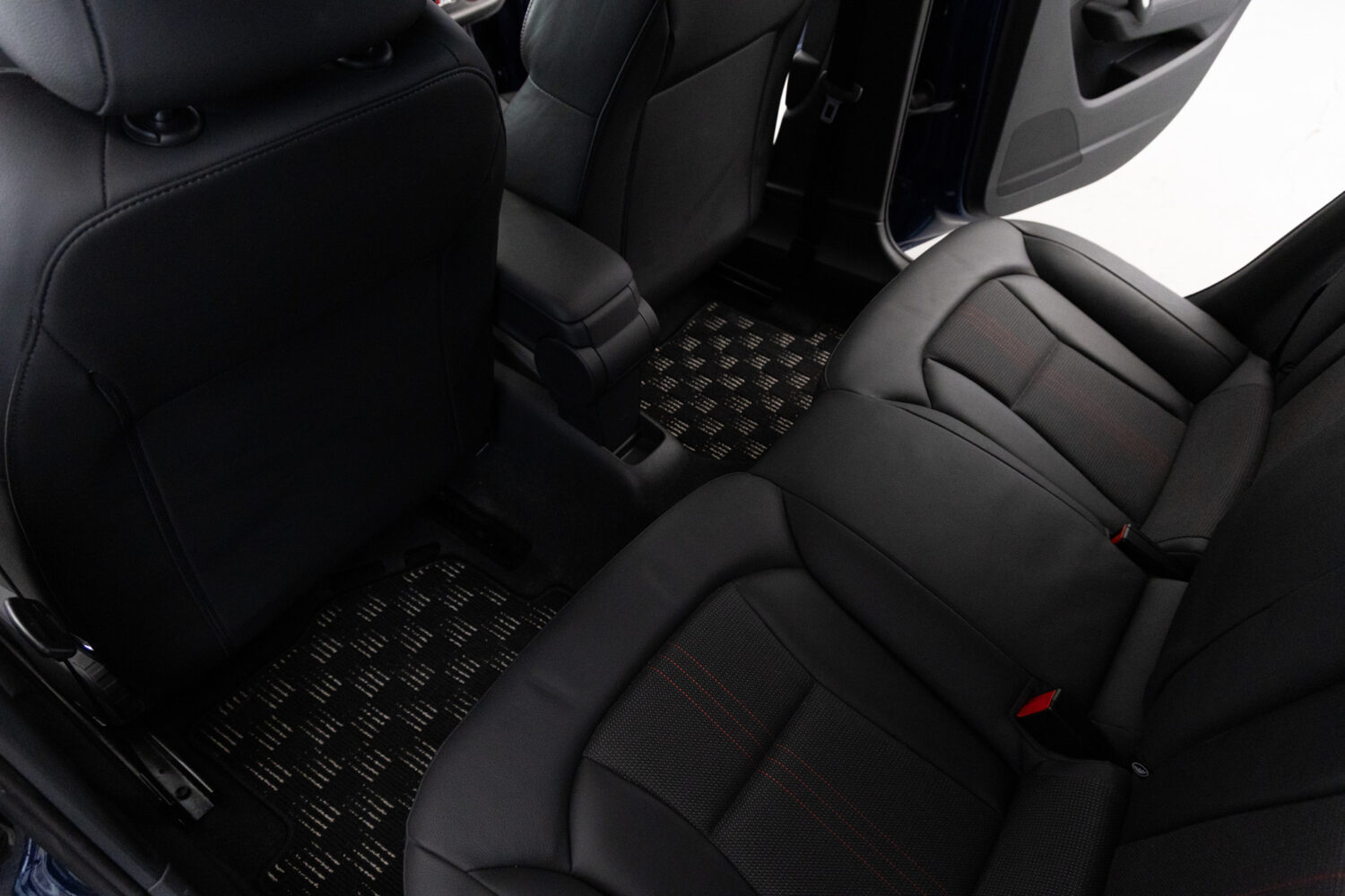 S1スポーツバック 4WD 6MT