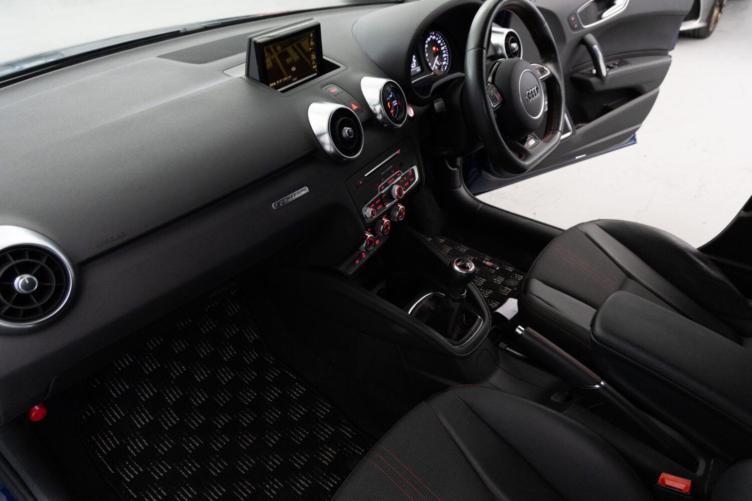 S1スポーツバック 4WD 6MT