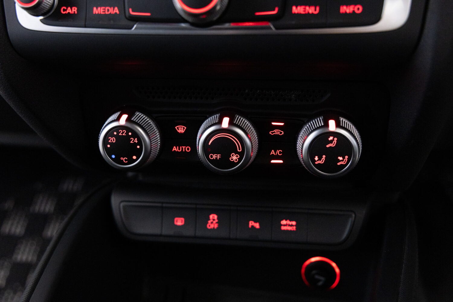 S1スポーツバック 4WD 6MT