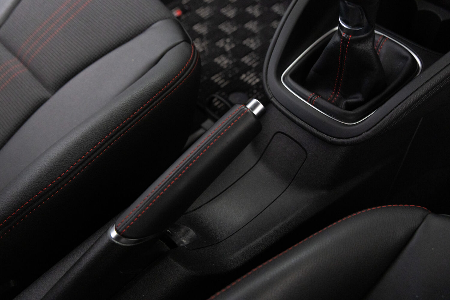 S1スポーツバック 4WD 6MT