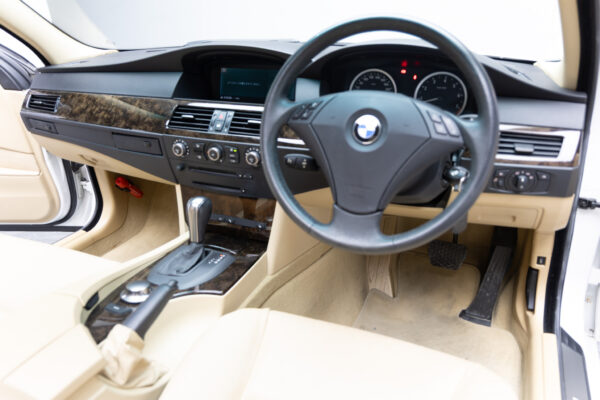 BMW 5シリーズ 530iハイライン