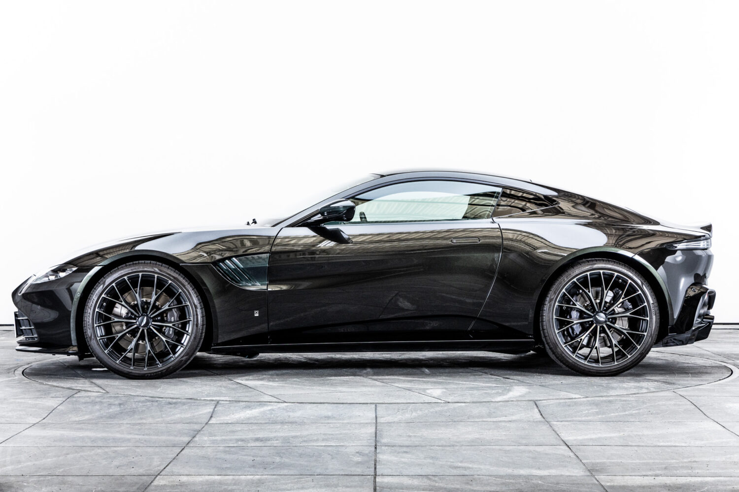 ヴァンテージ 110th Anniversary Midnight edition