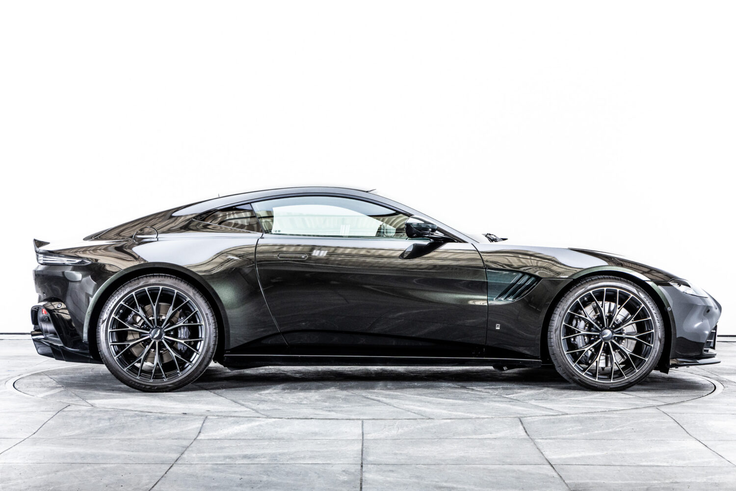 ヴァンテージ 110th Anniversary Midnight edition