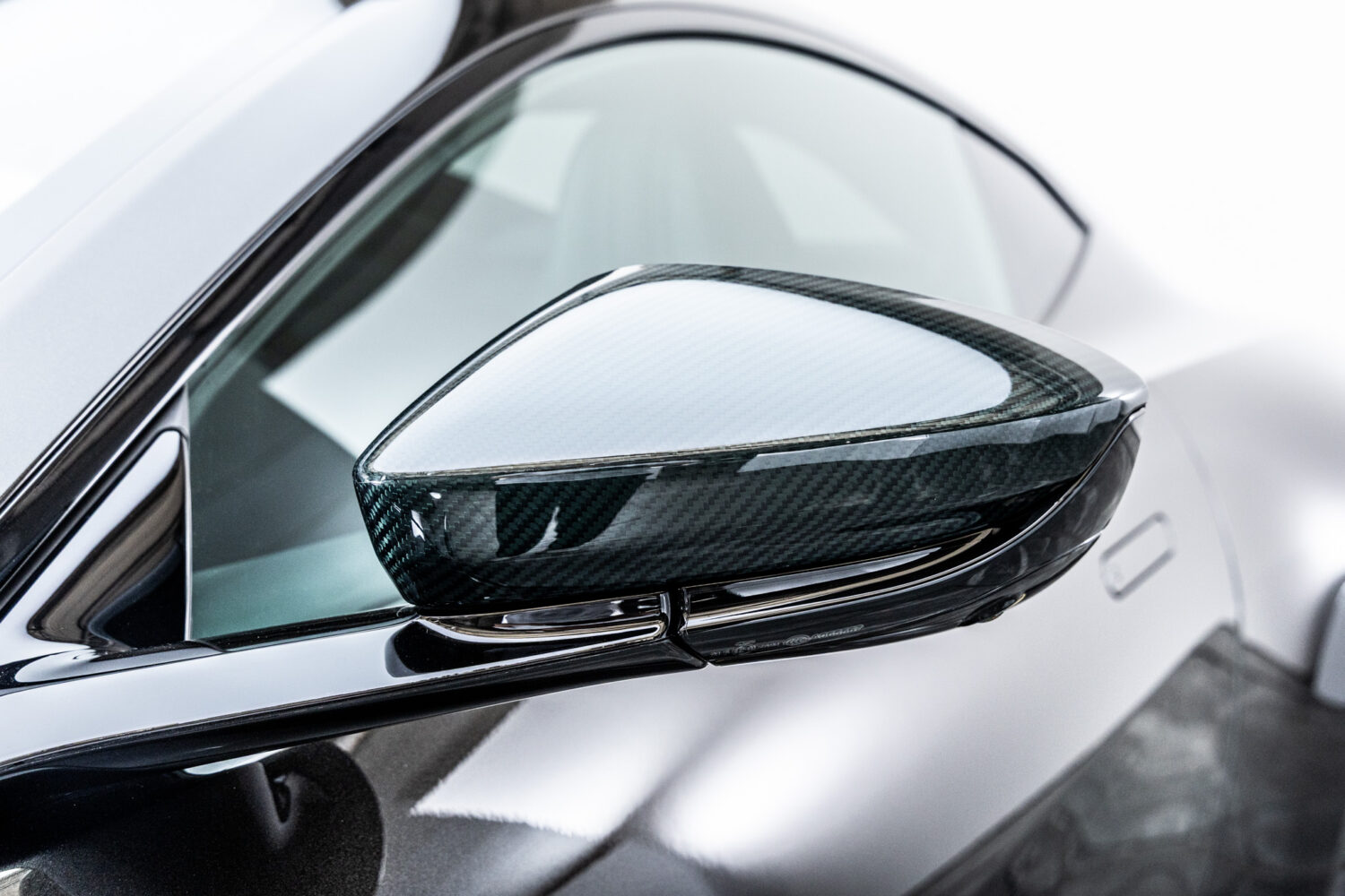 ヴァンテージ 110th Anniversary Midnight edition