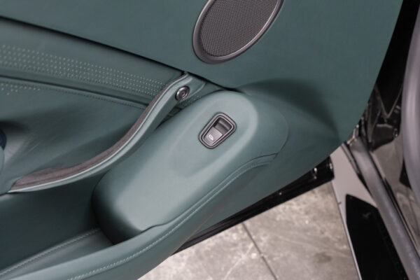 ヴァンテージ 110th Anniversary Midnight edition