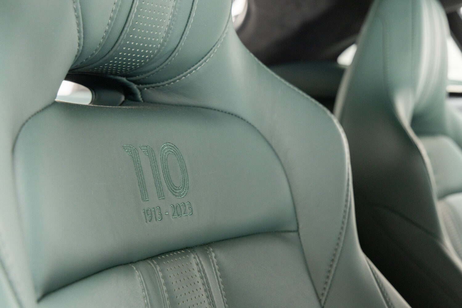 ヴァンテージ 110th Anniversary Midnight edition
